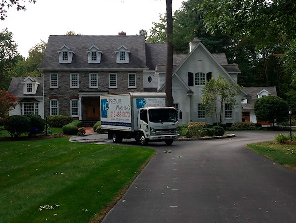 Expert pressure washing services