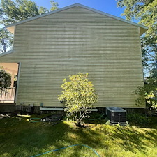House-wash-vinyl-siding 1