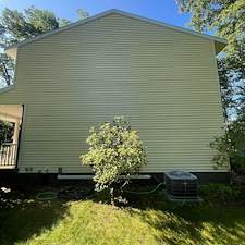House-wash-vinyl-siding 0