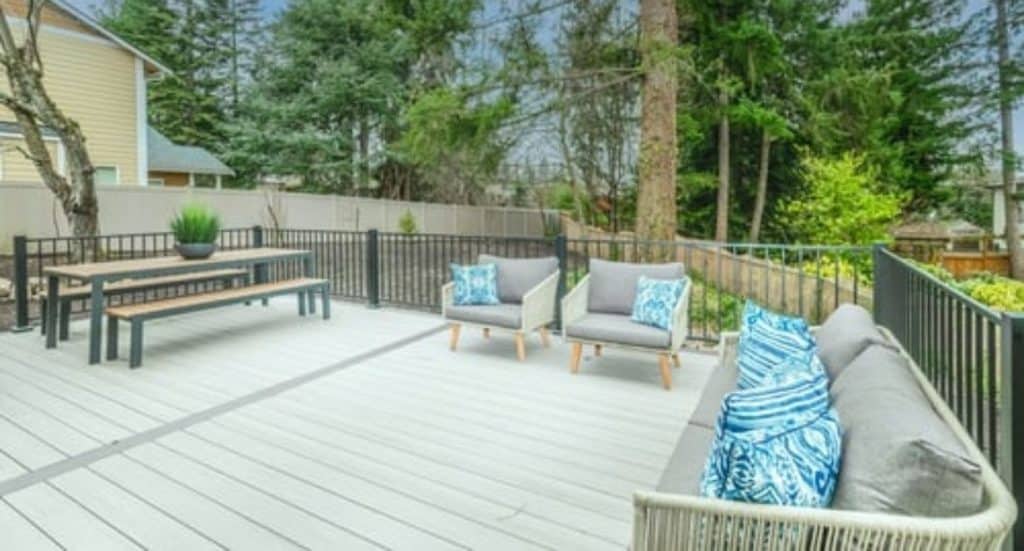 How to Achieve Spotless Decks for Some Summer Fun