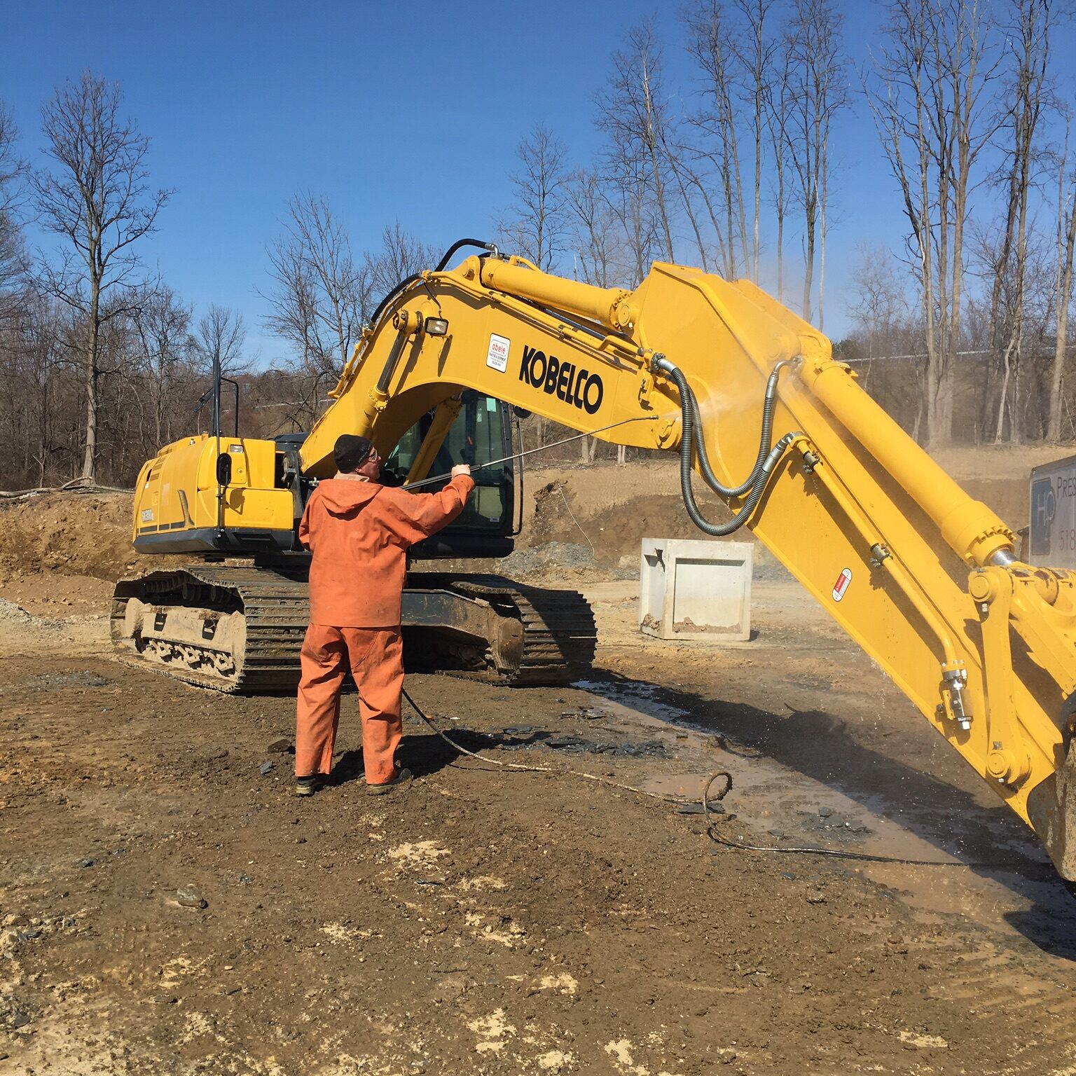 Heavy equipment cleaning